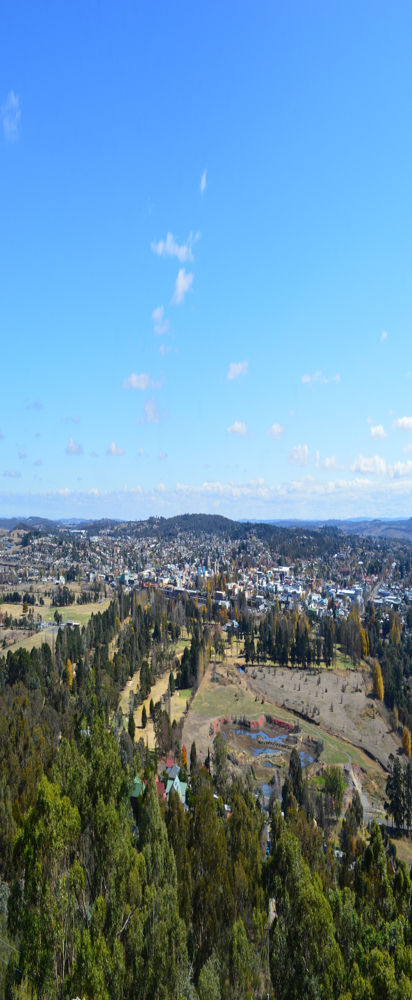 https://upload.wikimedia.org/wikipedia/commons/b/b1/Goulburn_from_War_Memorial_004.JPG