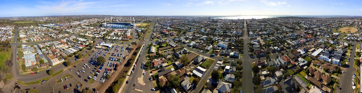 https://upload.wikimedia.org/wikipedia/commons/thumb/8/8c/Aerial_panorama_of_Geelong_and_its_heartbeat_the_home_of_the_Geelong_Cats.jpg/1920px-Aerial_panorama_of_Geelong_and_its_heartbeat_the_home_of_the_Geelong_Cats.jpg