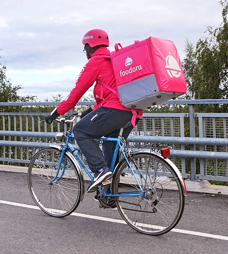 https://upload.wikimedia.org/wikipedia/commons/thumb/d/d6/Foodora_messenger.jpg/800px-Foodora_messenger.jpg