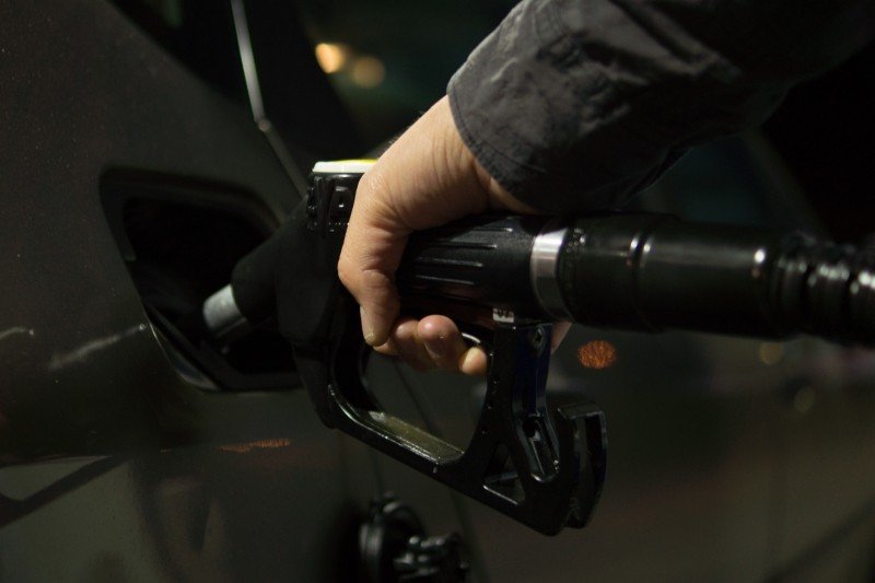 https://visualhunt.com/photos/3/petrol-gasoline-diesel-gas-automotive-prices-oil.jpg?s=l
