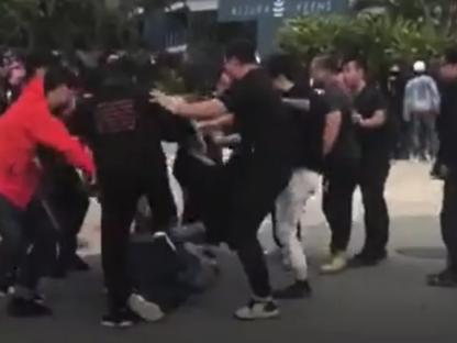 爱奇艺节目组在澳洲殴打粉丝事件今日结案，受害人庭外哭诉不公平