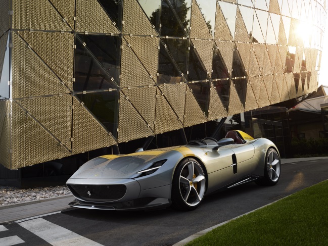 C:\Users\user\Desktop\20181003\615-Car Guide\Ferrari\5ba1ed67ec05c41a47000016.jpg