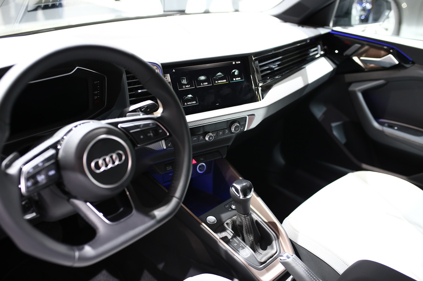 C:\Users\user\Desktop\新增資料夾\20181017\617-Car Guide\sq2\5bb372b7ec05c43b2b0001c3.jpg