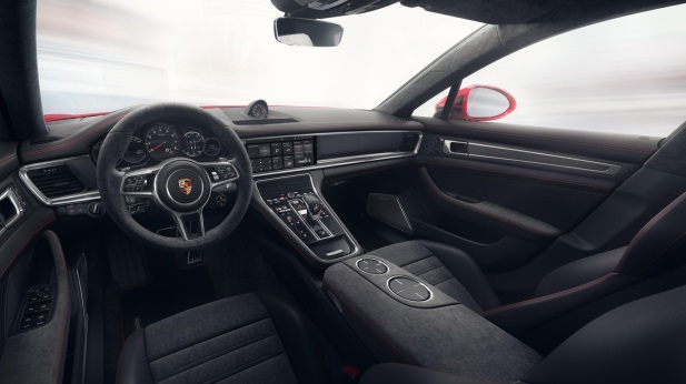 C:\Users\user\Desktop\新增資料夾\20181024\618-Car Guide\Panamera-full\5bc5b20fec05c43b33000102.jpg