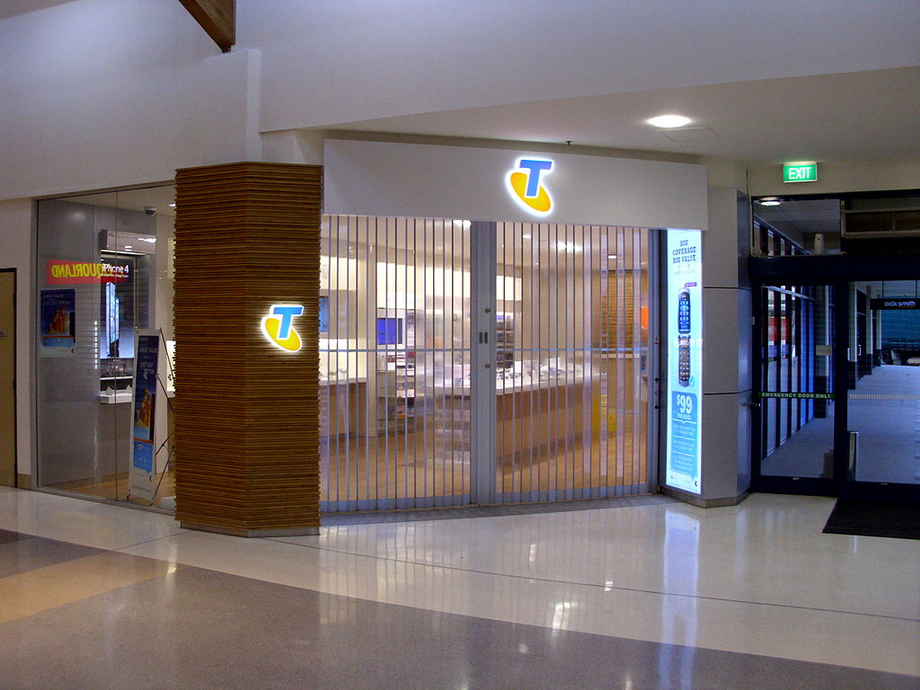 https://upload.wikimedia.org/wikipedia/commons/thumb/b/bf/Telstra_Store_in_the_Sturt_Mall_%281%29.jpg/1024px-Telstra_Store_in_the_Sturt_Mall_%281%29.jpg