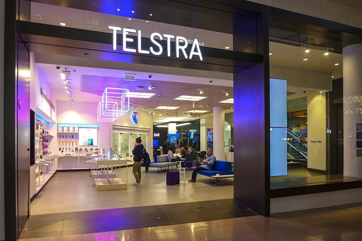 https://upload.wikimedia.org/wikipedia/commons/thumb/e/e9/Telstra_in_Chadstone_Mall_2017.JPG/1024px-Telstra_in_Chadstone_Mall_2017.JPG