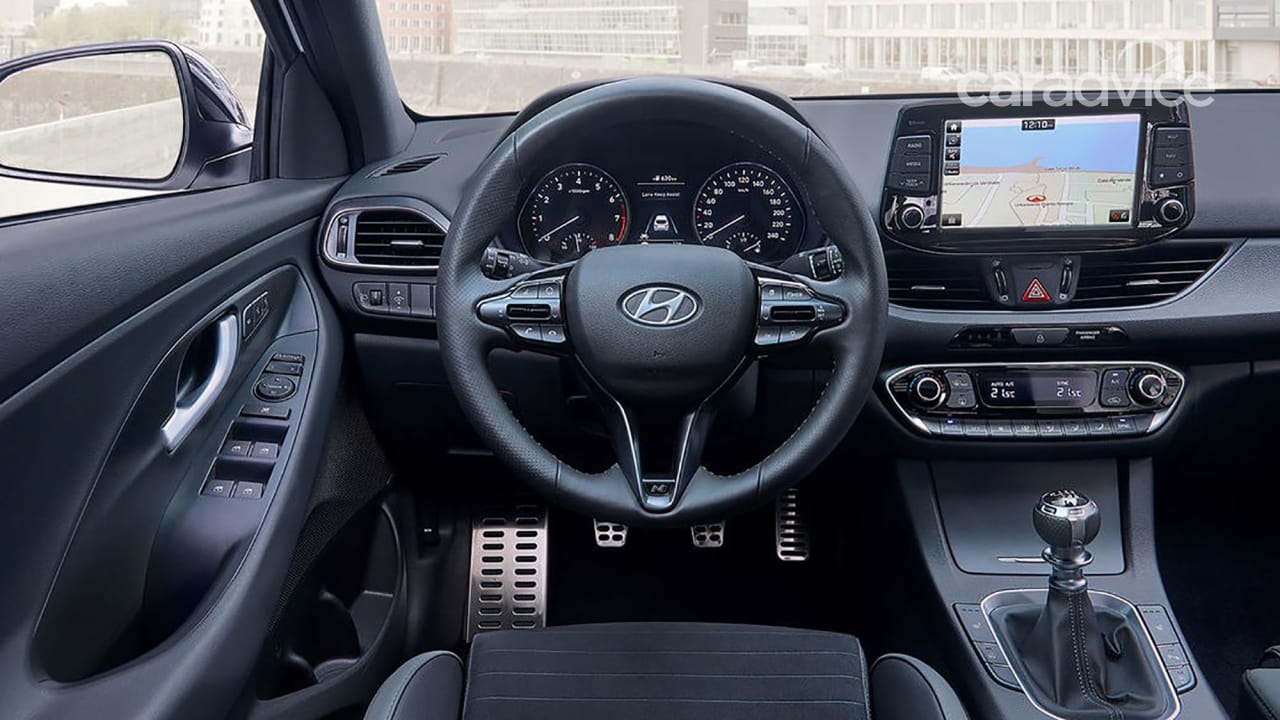 C:\Users\user\Desktop\20181107\620-Car Guide\i30-half\Hyundai-i30-Fastback-N-Line-Europe-10_myu6mv.jpg