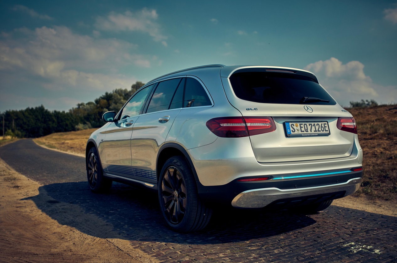 C:\Users\user\Desktop\20181121\622-Car Guide\P37-benz\5beac137ec05c4293d000016.jpg