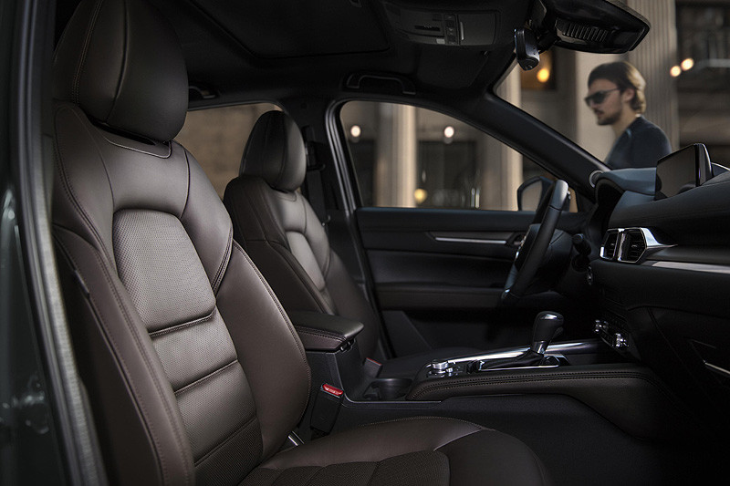 C:\Users\user\Desktop\20181121\622-Car Guide\P38-mazda\YmgNeWlMC92sTPq.jpg