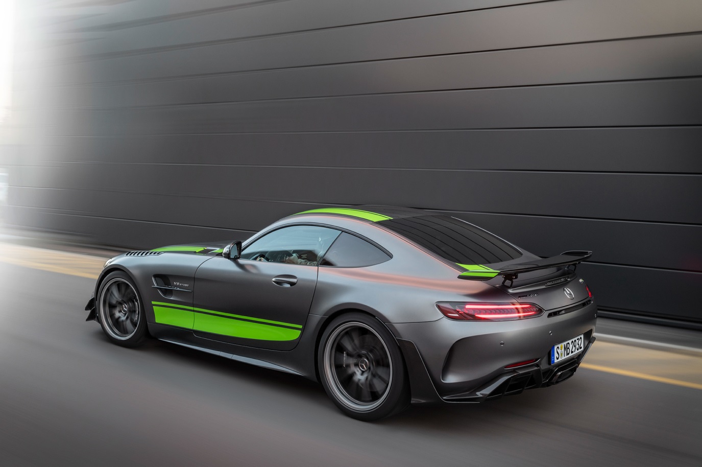 C:\Users\Jialing\Desktop\20181219\626-Car Guide\AMG-touban\5c00ef6bec05c47e52000146.jpg
