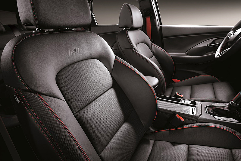 C:\Users\Jialing\Desktop\20181219\626-Car Guide\i30-half\6MwPTxR9gDlL08w2.jpg