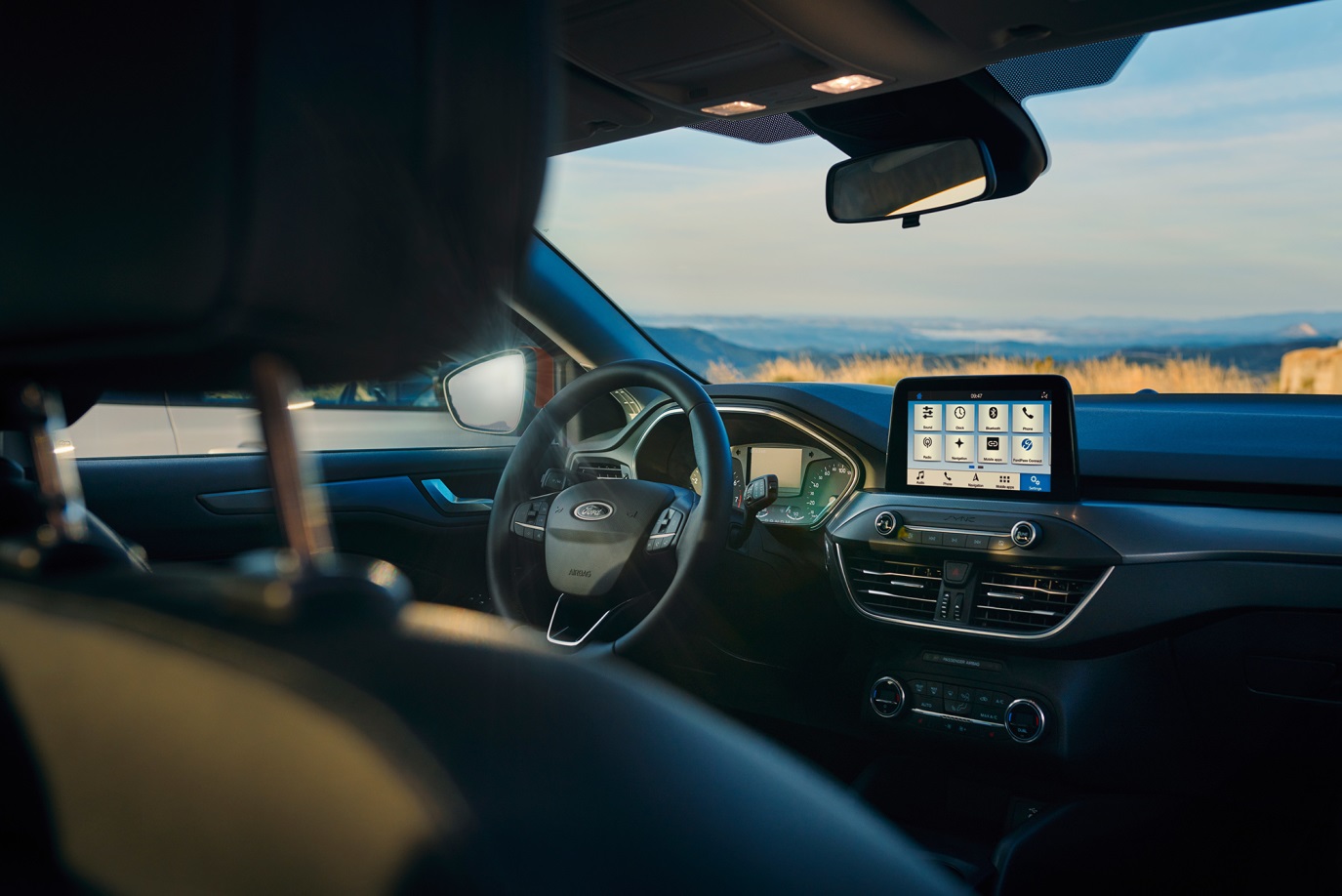 C:\Users\user\Desktop\新增資料夾\623-Car Guide\b39-focus\5bf54ce8ec05c4ef1e000114.jpg