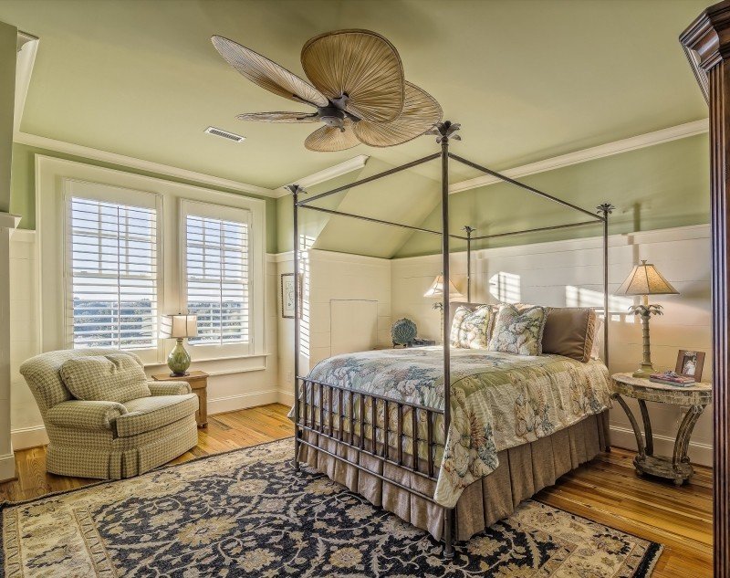 https://visualhunt.com/photos/1/bedroom-architectural-interior-lifestyle.jpg?s=l