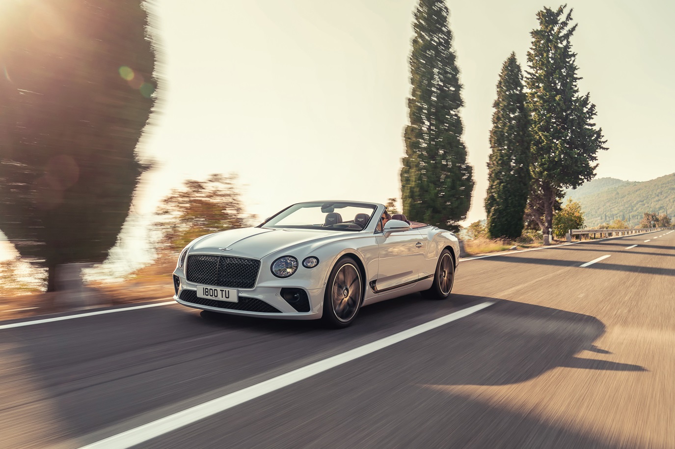 C:\Users\Jialing\Desktop\20190106\627-Car Guide\Continental GT Convertible-full\5bfcf06aec05c4f9310000f0.jpg