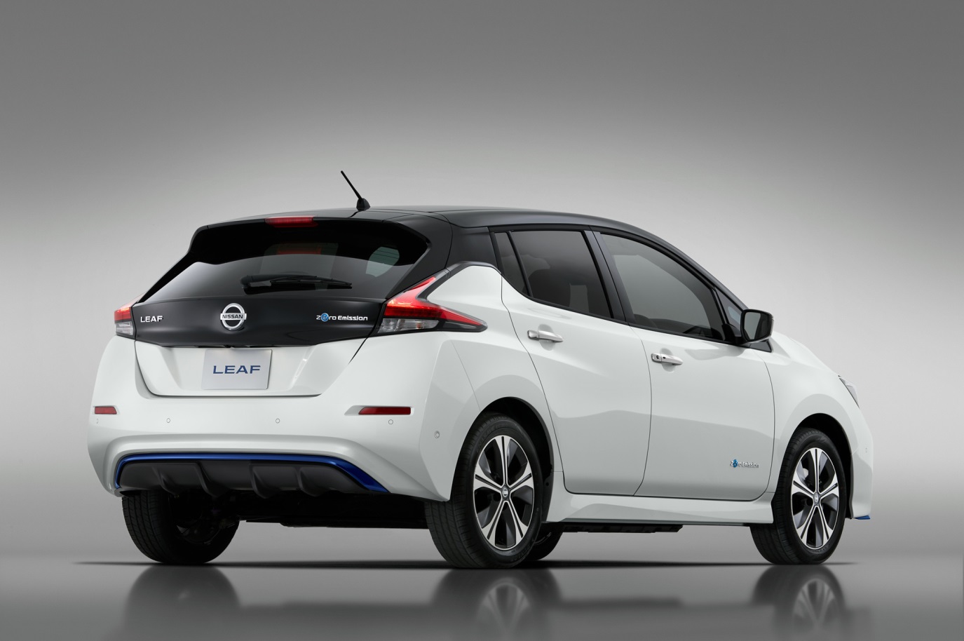 D:\20190123\629-Car Guide\leaf-half\5c360f4dec05c46044000095.jpg