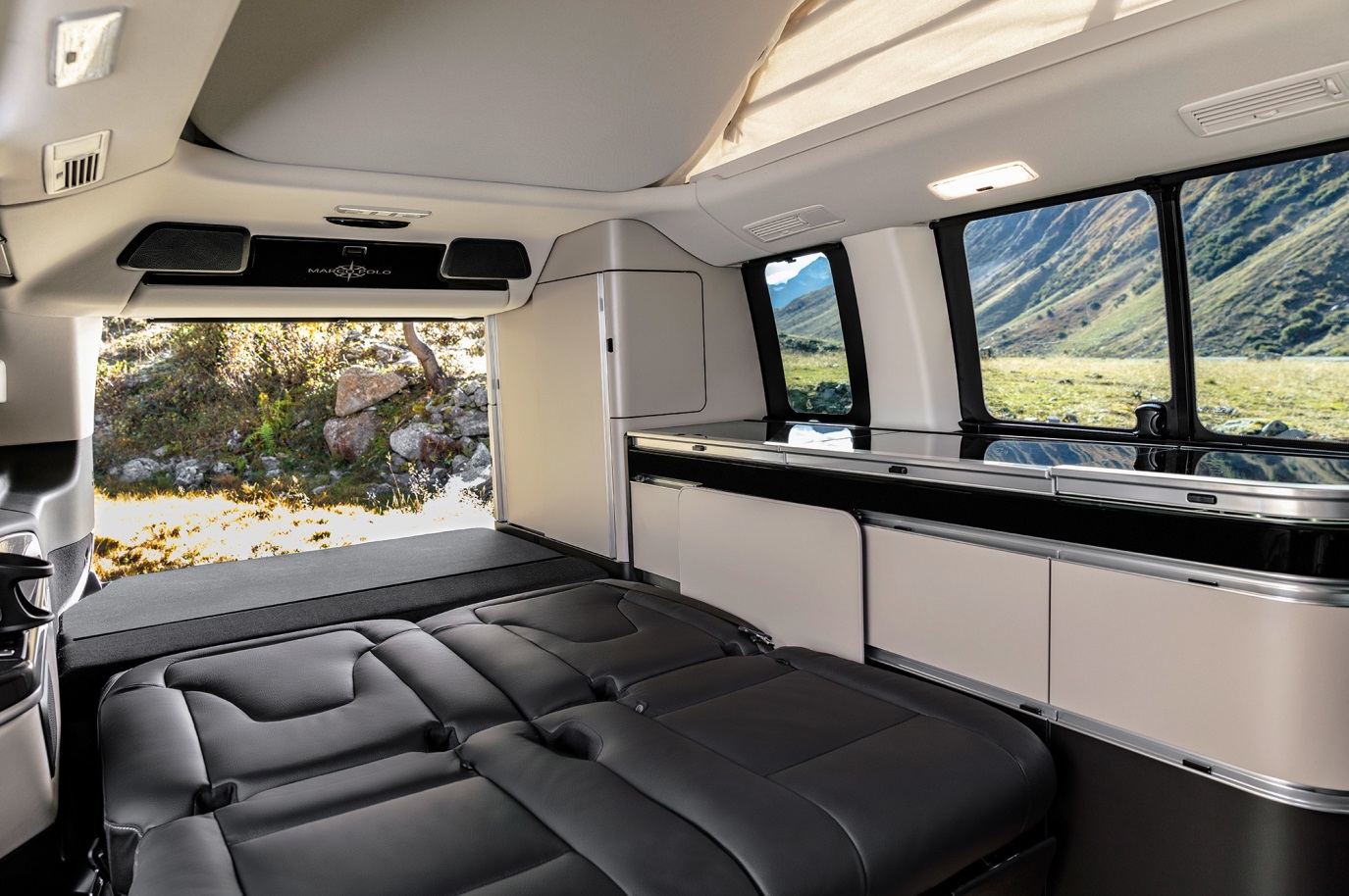 C:\Users\Jialing\Desktop\20190213\632-Car Guide\V-Class-full\5c531424ec05c4732f0001c5.jpg