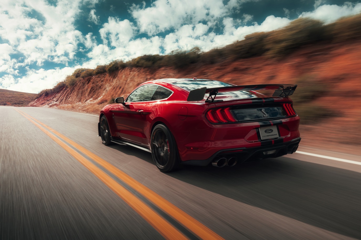 C:\Users\Jialing\Desktop\20190220\633-Car Guide\Mustand-half\5c3ca460ec05c4b311000119.jpg