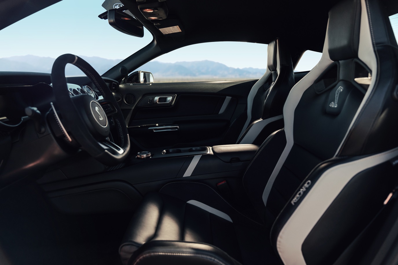 C:\Users\Jialing\Desktop\20190220\633-Car Guide\Mustand-half\5c3ca540ec05c487200000ec.jpg