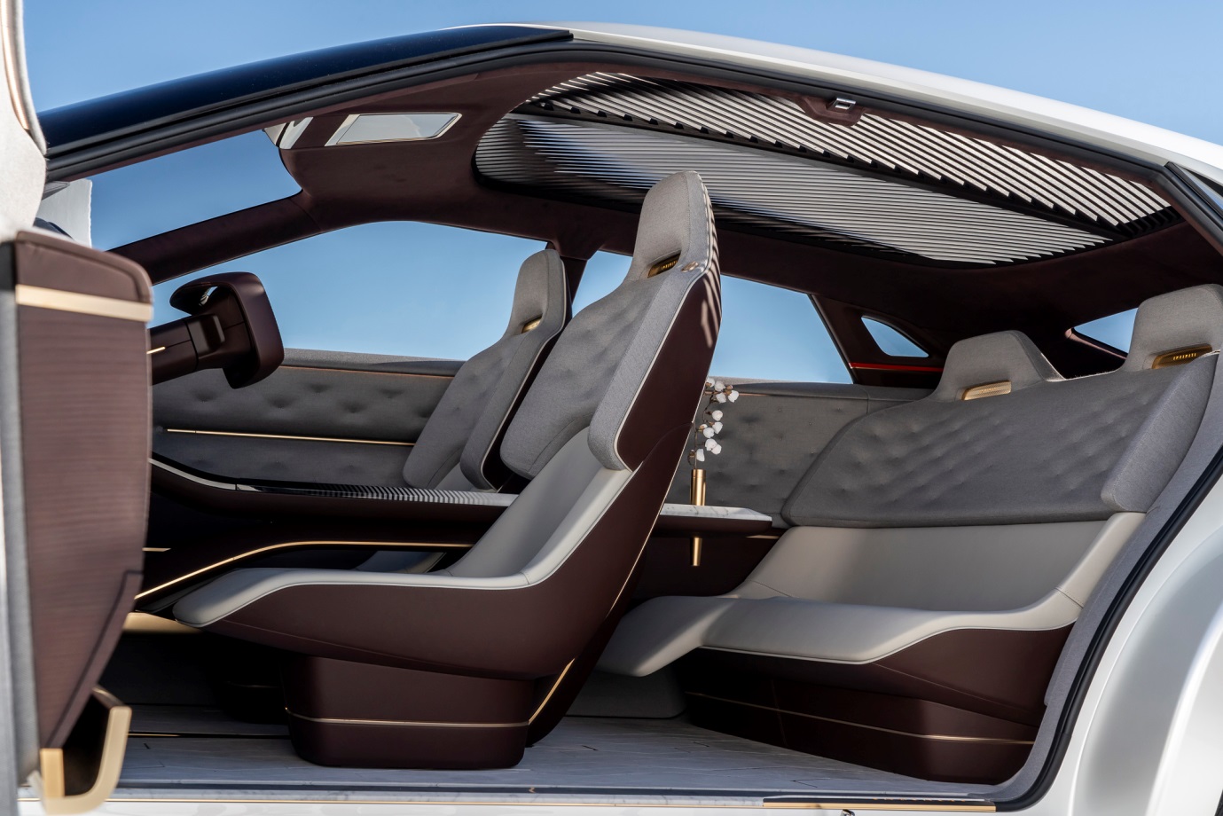 D:\20190206\631-Car Guide\QX-hlaf\5c3efbedec05c4370e0000be.jpg