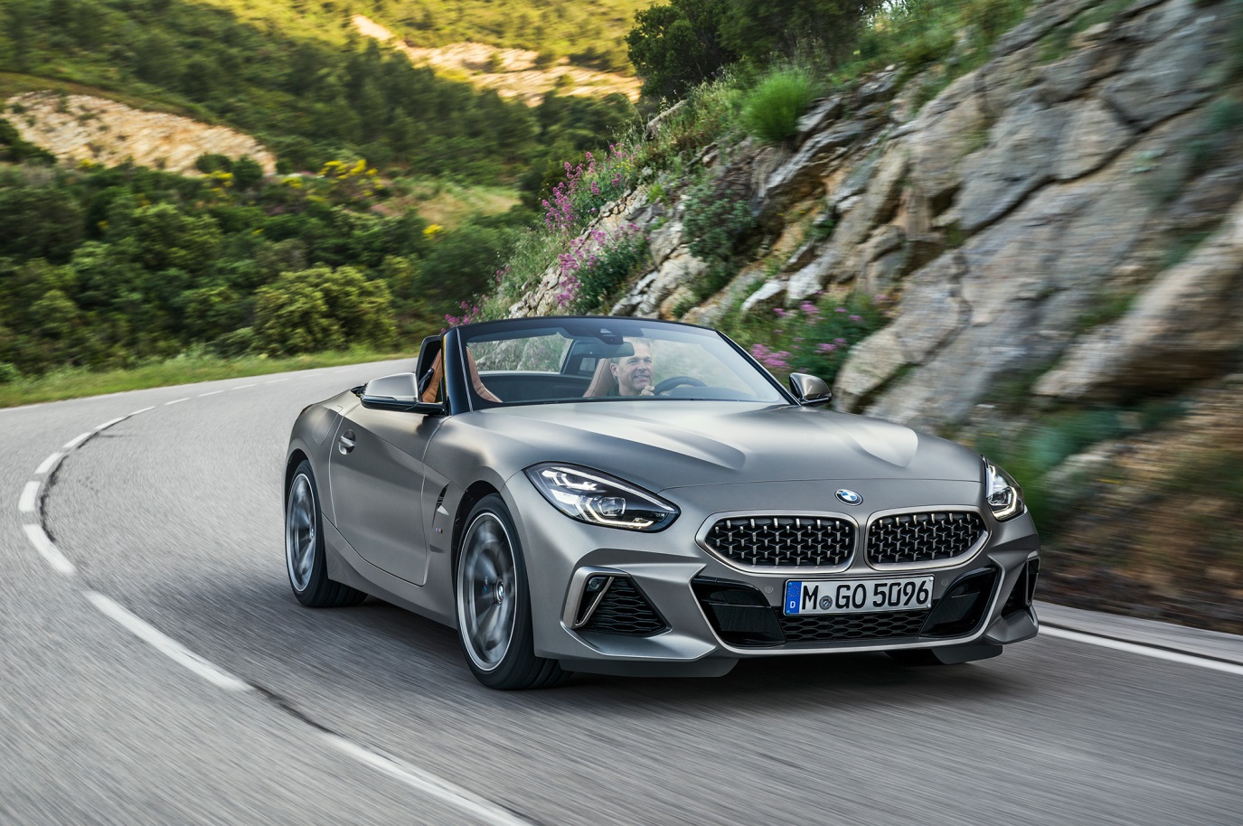 D:\20190206\631-Car Guide\z4-half\5ba212acec05c4fd48000184.jpg