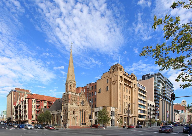 https://upload.wikimedia.org/wikipedia/commons/thumb/7/79/Adelaide_nth_tce1.8.jpg/800px-Adelaide_nth_tce1.8.jpg