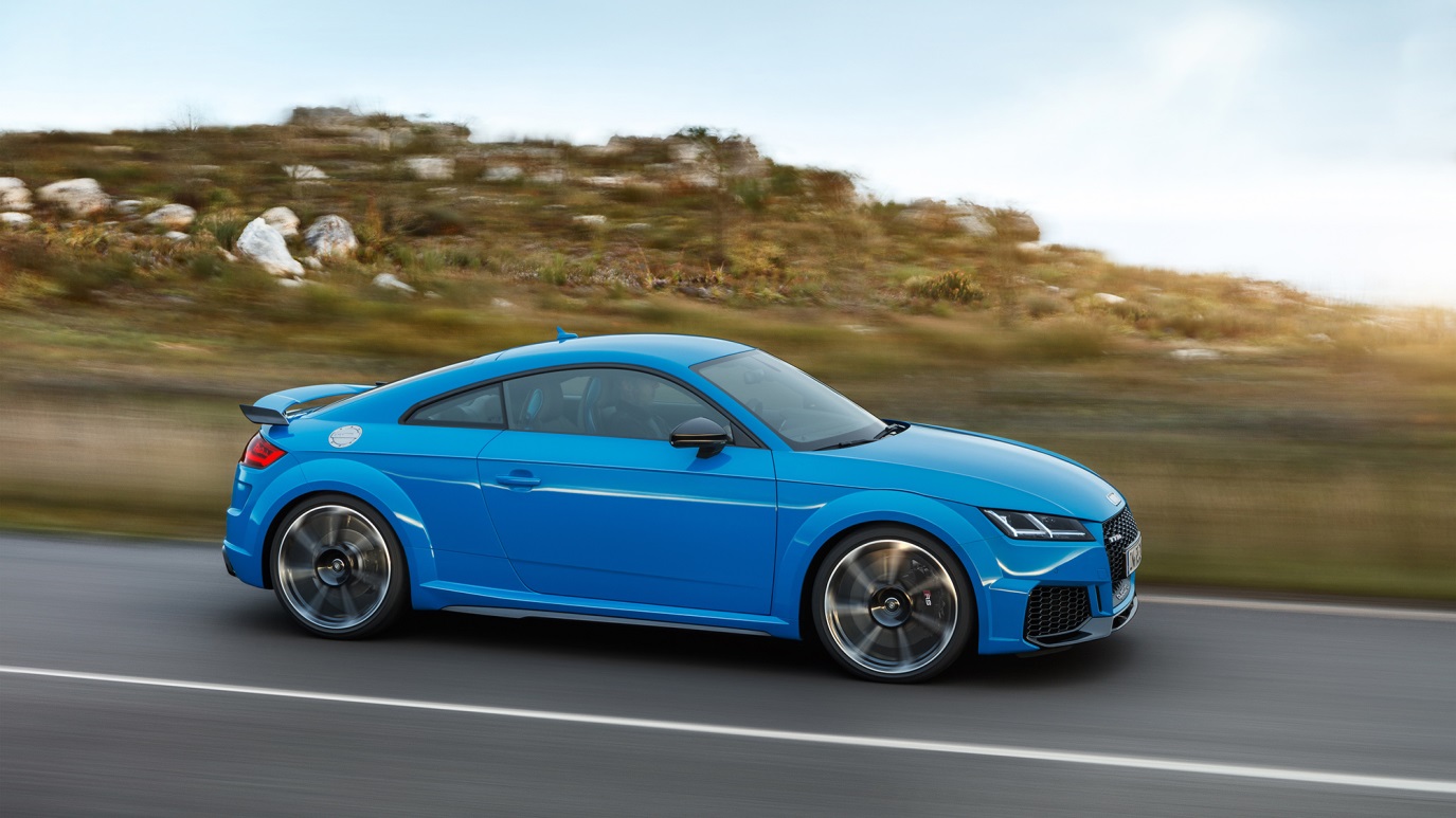 C:\Users\Jialing\Desktop\20190227\634-Car Guide\TT RS - full\5c5aa5edec05c4075d0001bb.jpg