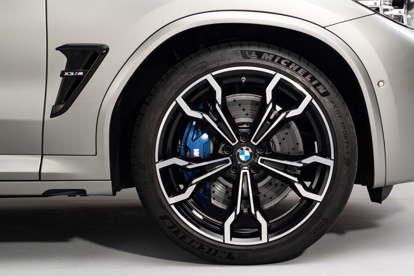 C:\Users\Jialing\Desktop\20190306\20190306\635-Car Guide\bmw-full\5c63bda9ec05c40a41000048.jpg