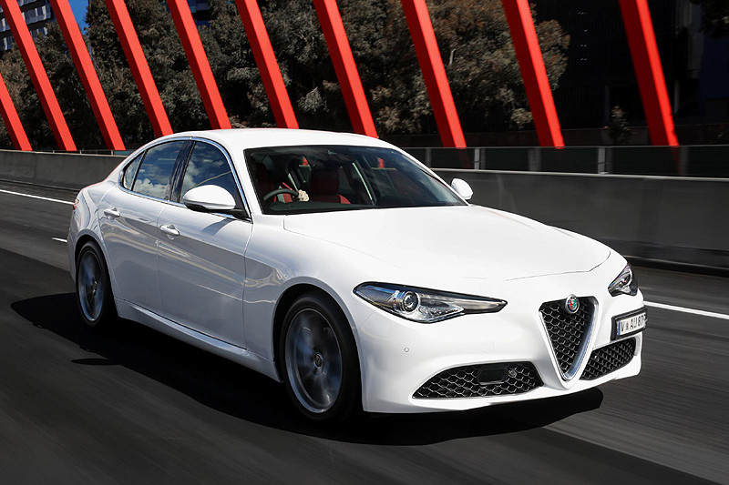 C:\Users\Jialing\Desktop\20190313\636-Car Guide\Giulia-half\62MzZmySQgruPLt.jpg