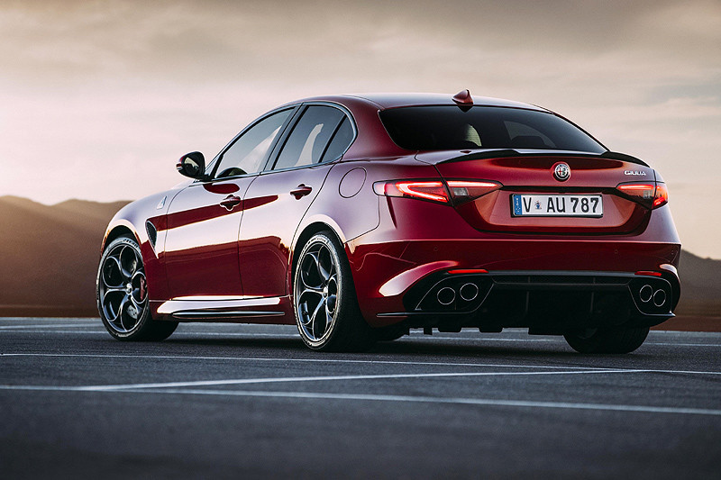 C:\Users\Jialing\Desktop\20190313\636-Car Guide\Giulia-half\XqhUI8HQOTJsQki1.jpg