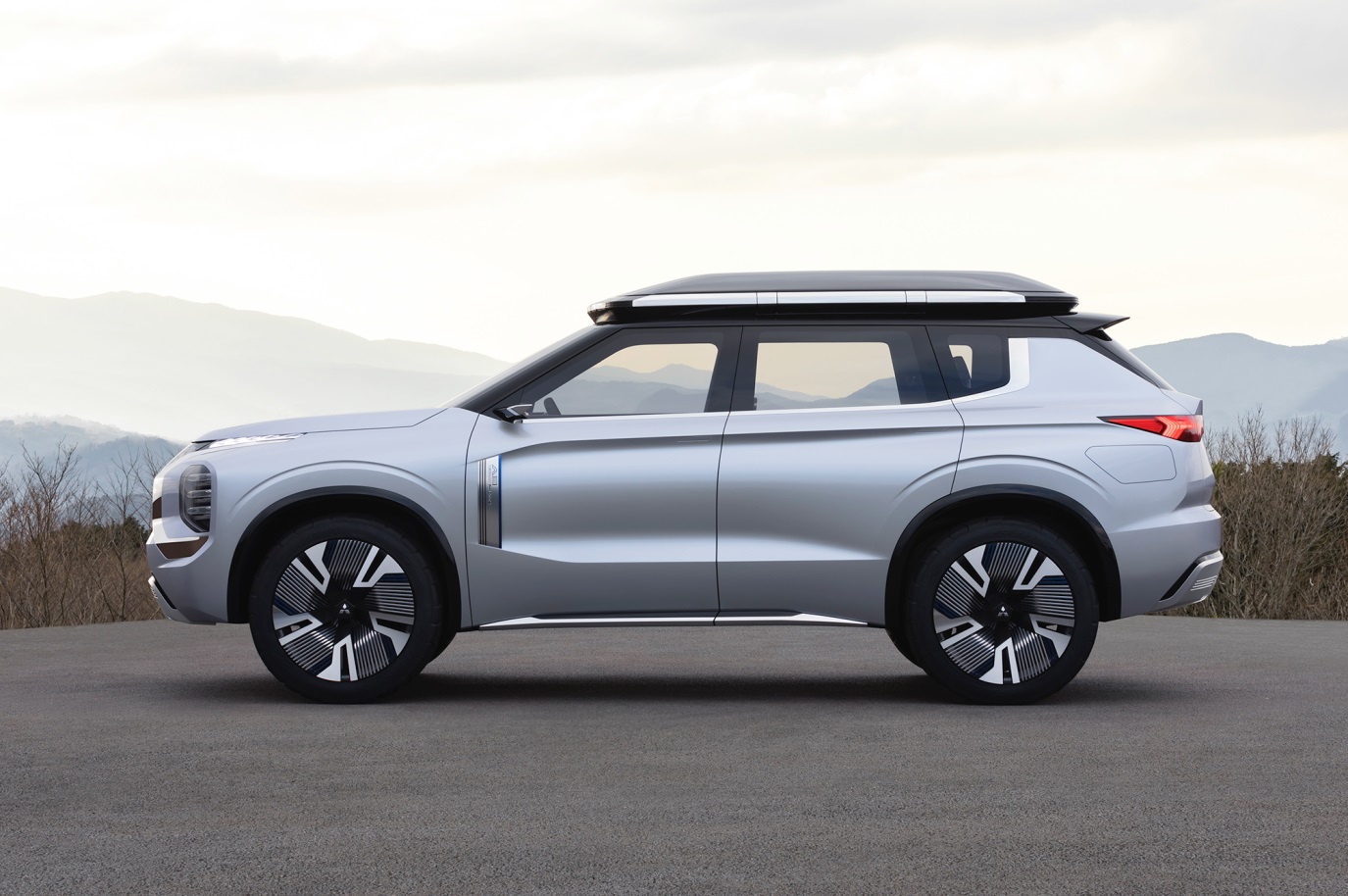 C:\Users\Jialing\Desktop\20190320\637-Car Guide\Concept-1-full\Engelberg Tourer-3.jpg