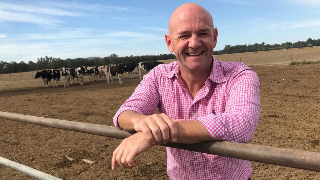 https://australiatoday.com/wp-content/uploads/2019/03/0-1-2019%E6%96%B0%E5%B7%9E%E9%80%89%E4%B8%BE%EF%BC%9ANiall-Blair%E5%86%8D%E5%BA%A6%E6%95%A6%E4%BF%83Niall-Blair%E4%B8%8A%E8%B0%83%E7%89%9B%E5%A5%B6%E4%BB%B7%E6%A0%BC1.jpg