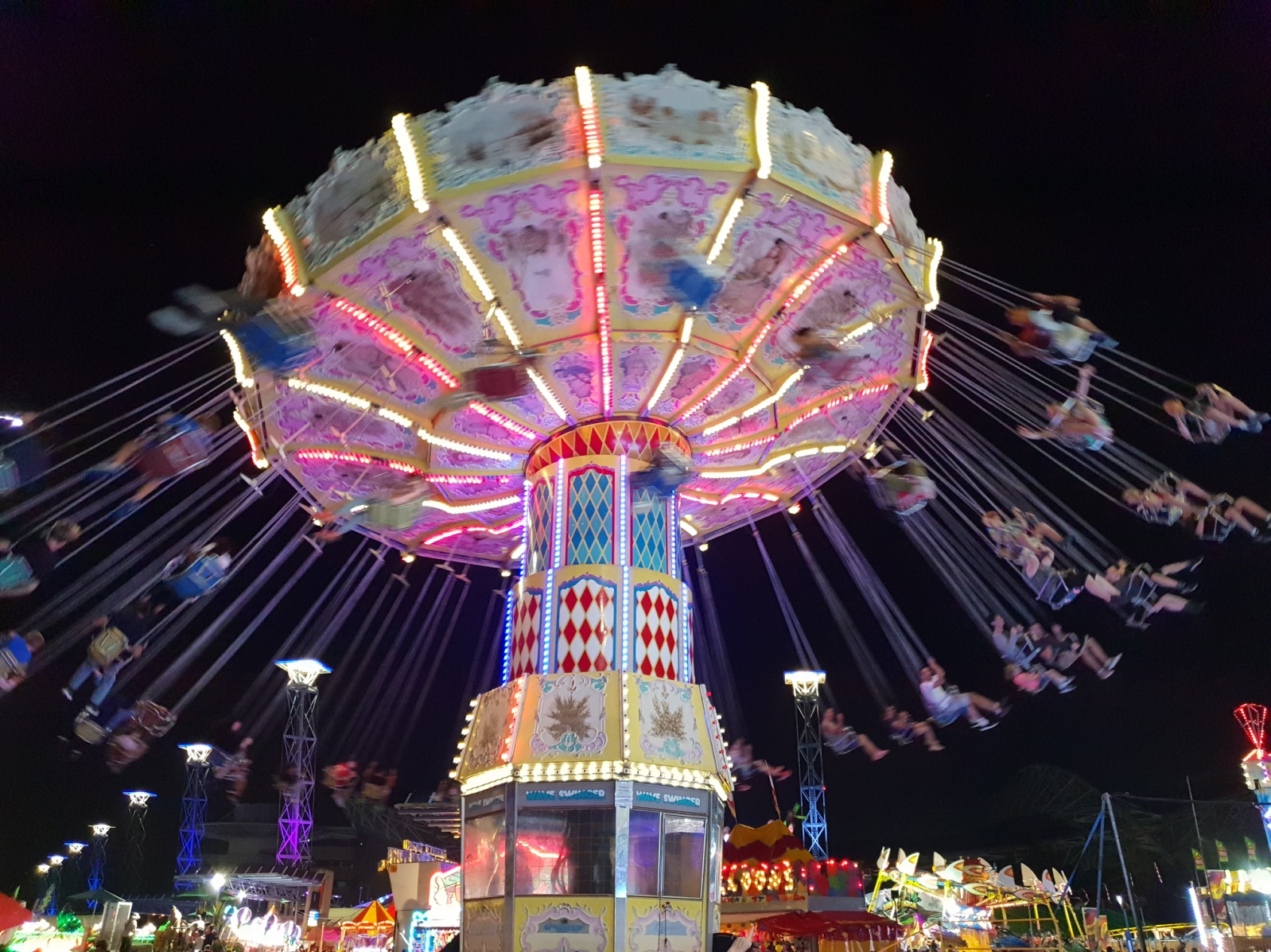 Z:\637-20190323\Final\B Section\B04-05\Carnival at night at the Sydney Royal Easter Show.jpg