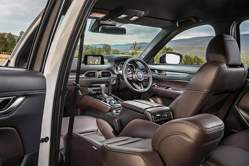 C:\Users\Jialing\Desktop\20190403\20190403\639-Car Guide\CX-8-half\D0fekAHjmSUASIt.jpg