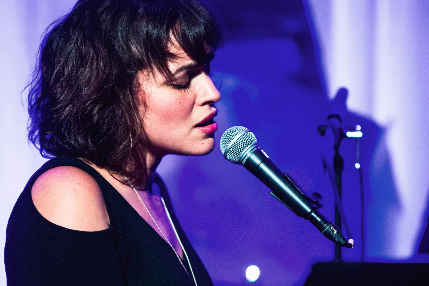 S:\Sally Bai\上网文章\0403\norah-jones-2018-wintertime.jpg