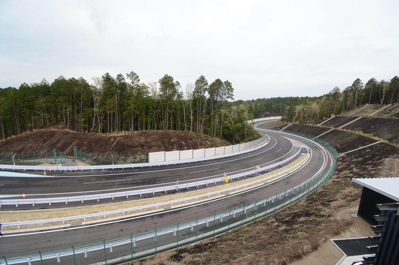 C:\Users\Jialing\Desktop\20190522\Car Guide\race-圉唳\5cc71598ec05c4343200003c.jpg
