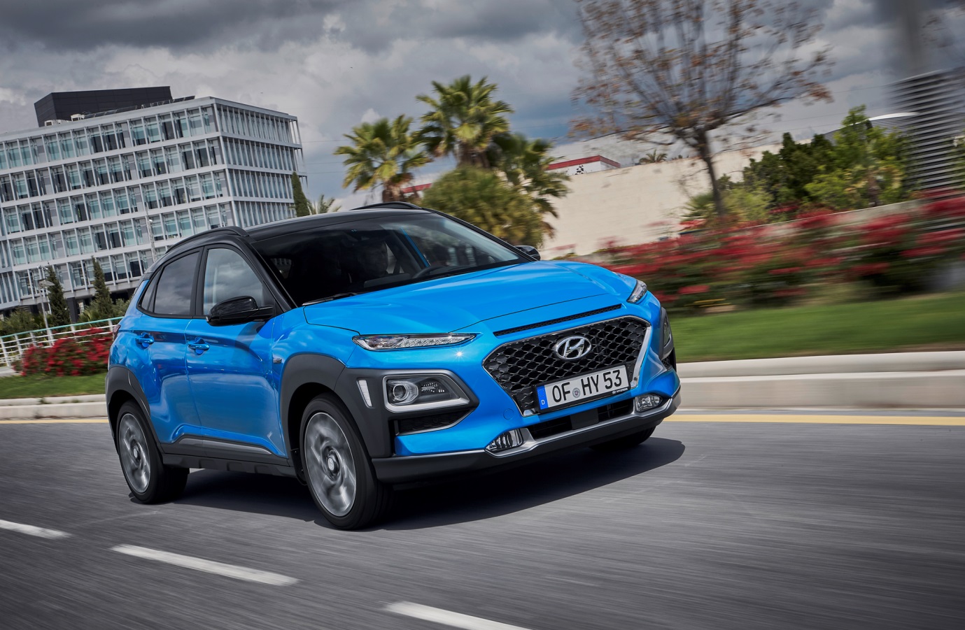 C:\Users\Jialing\Desktop\0619\20190619\Car Guide\KONA-half\5cf675d1ec05c4291f000076.jpg