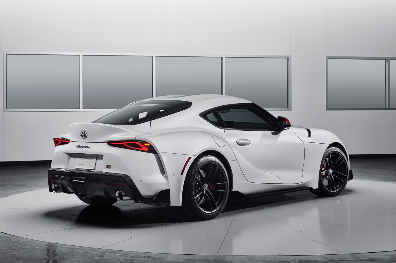 C:\Users\Jialing\Desktop\20190605\Car Guide\supra-half\5c3cc0ceec05c487200001dc.jpg