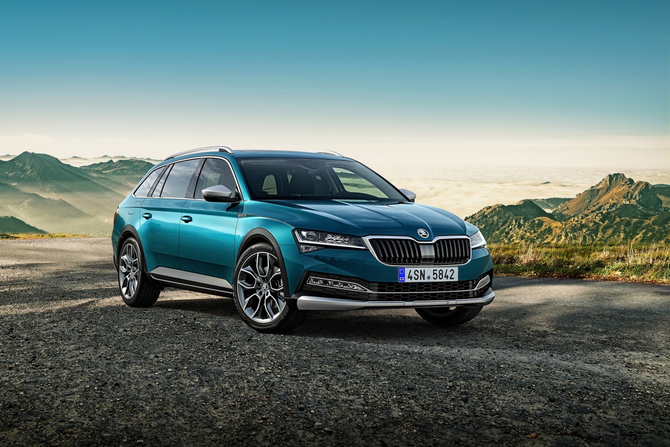 C:\Users\Jialing\Desktop\發給墨爾本20190629\車\skoda-四分之三\5ce6ee3dec05c4365e000043.jpg