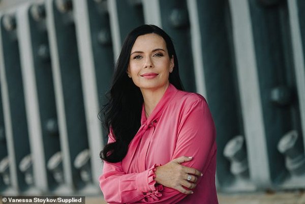 16054912-7239403-Australian_money_educator_Vanessa_Stoykov_pictured_has_revealed_-a-12_1563175398237.jpg,0