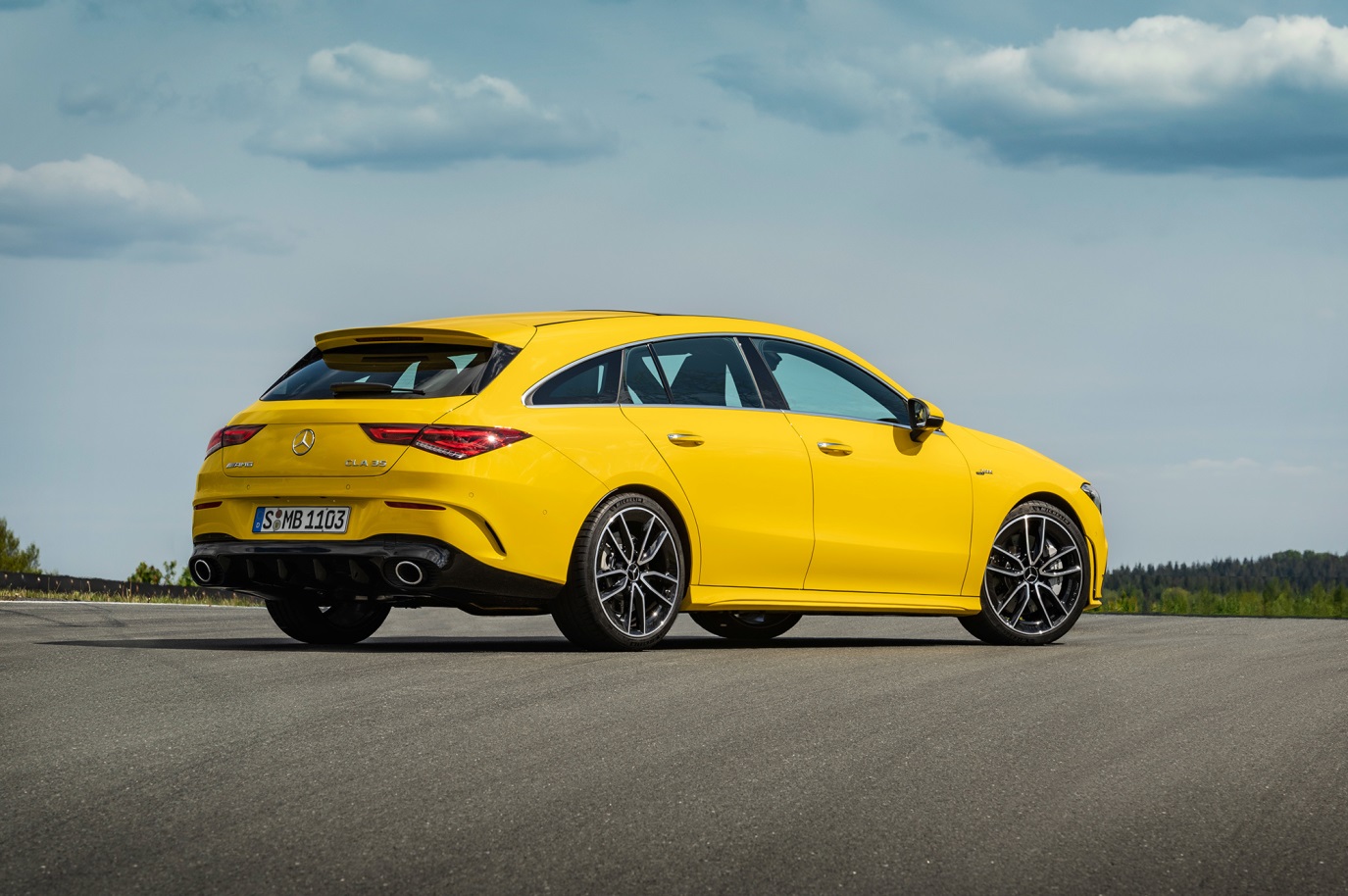 C:\Users\Jialing\Desktop\發給墨爾本20190703周三\車\half-CLA\5cf7a67fec05c430490000dd.jpg
