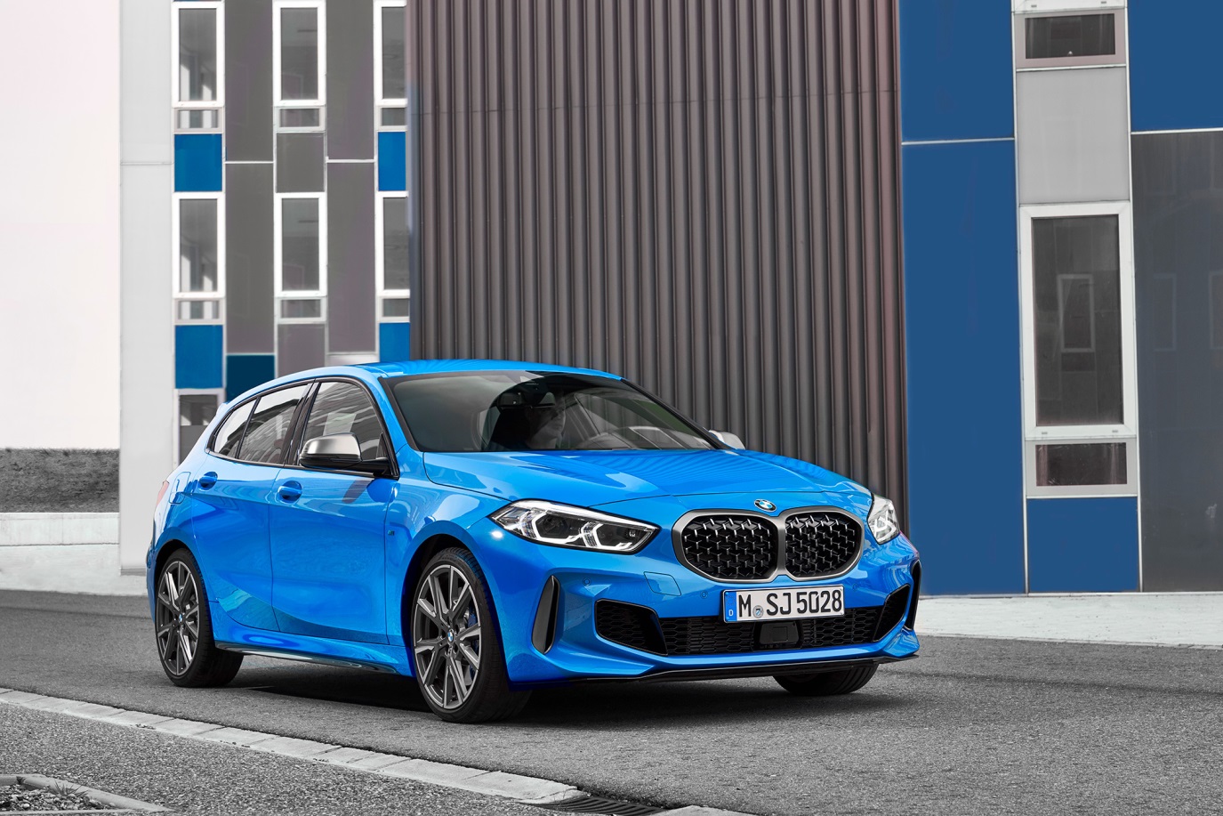 C:\Users\Jialing\Desktop\发给墨尔本20190710周三\车\bmw-kuaban\1系.jpg