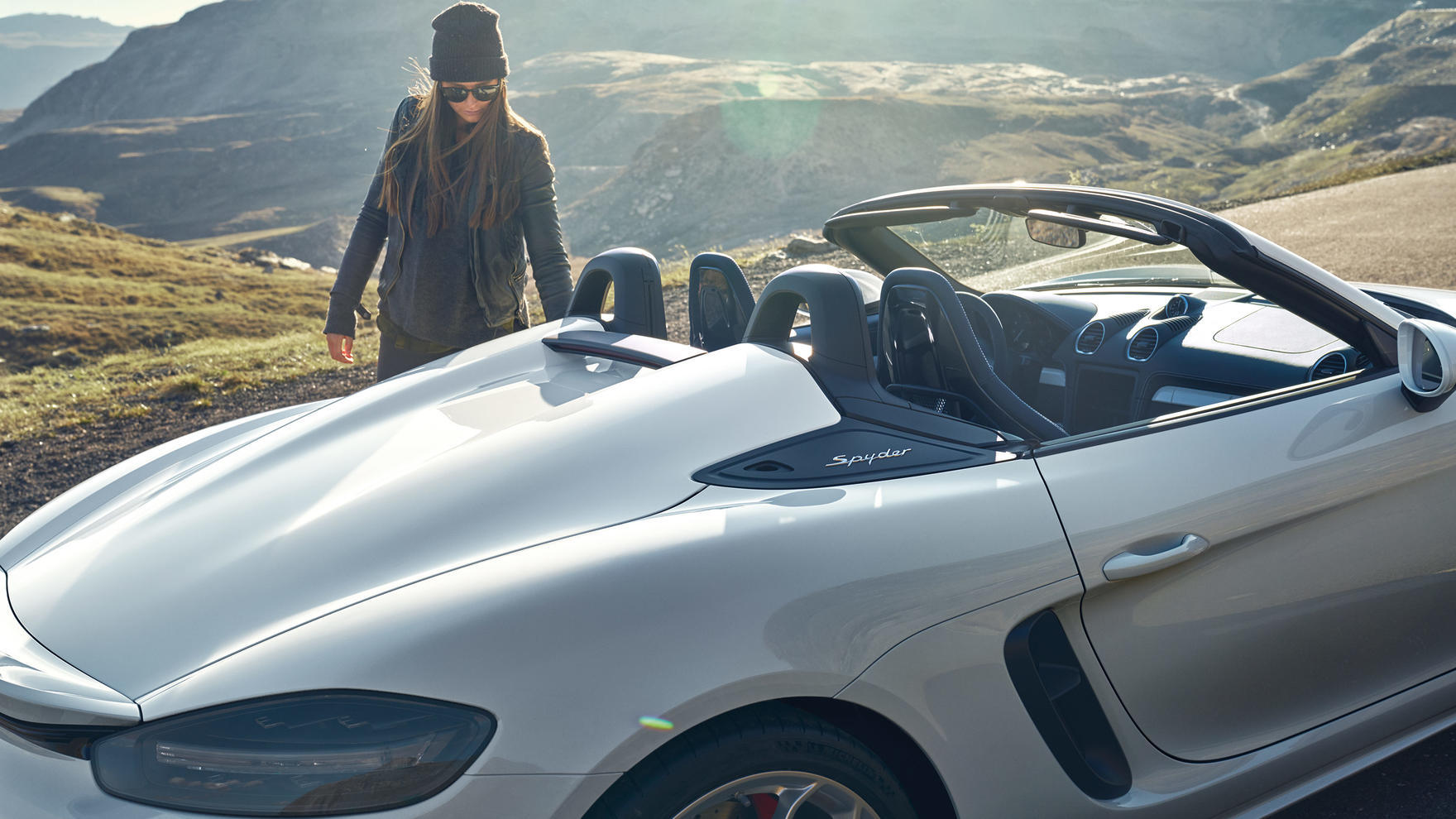 C:\Users\Jialing\Desktop\发给墨尔本20190710周三\车\Car Guide\718-四分之三\5d089b91ec05c41c4c000178.jpg