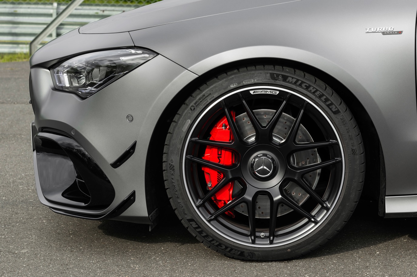 C:\Users\Jialing\Desktop\Renee 給墨爾本文章 7月23日周三\發給墨爾本20190717周三\車\Car Guide\AMG A45\5d1e187bec05c4aa7000026e.jpg