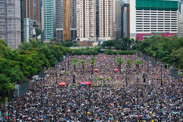 维园6座足球场挤满集会参与者。（Billy H.C. Kwok/Getty Images）