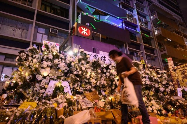 香港周五(6日)晚再上演示威者与警察的严重冲突