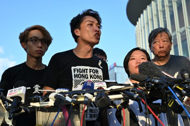 香港民間人權陣線召集人岑子傑接受傳媒採訪（圖片來源：HECTOR RETAMAL/AFP/Getty Images）
