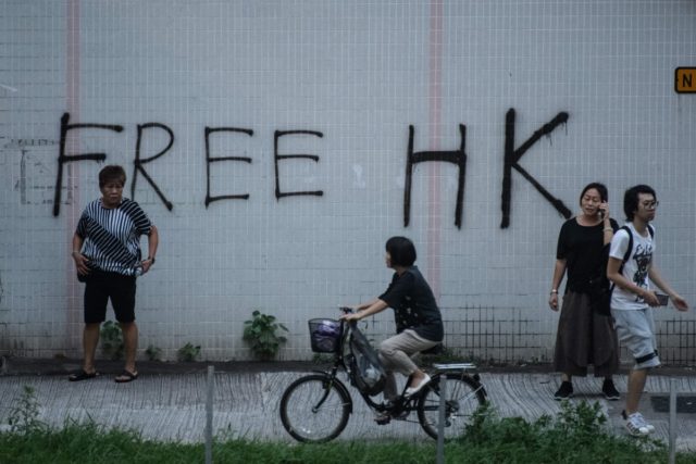 美国参众两院外交委员会同一日通过《香港人权与民主法案》图为香港街区一角（图片来源：ANTHONY WALLACE/AFP/Getty Images）