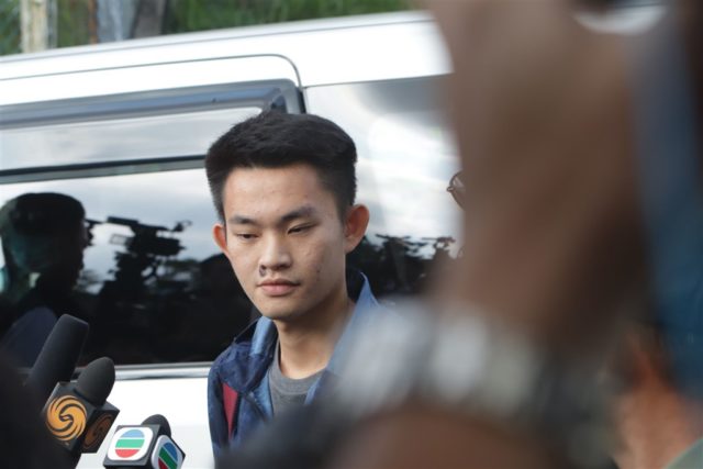 被称作反送中导火索的香港男子陈同佳出狱。（图片来源：中央社）
