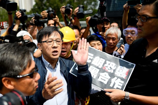 香港建制派立法会议员何君尧。（图片来源：MANAN VATSYAYANA/AFP/Getty Images）