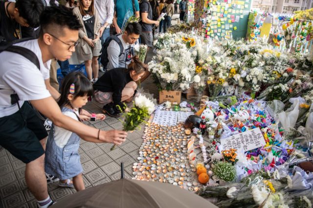 悼念悼念周梓樂。 (圖片來源:LAUREL CHOR/AFP via Getty Images)